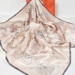 hedvábný šátek Historie v dárkovém balení – Zboží Dáma