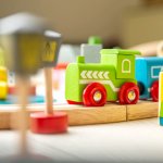 Bigjigs vláčkodráha Město a vesnice 101 dílů – Zboží Dáma Bigjigs vláčkodráha Město a vesnice 101 dílů – Zboží Dáma