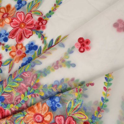 Takoy Vyšívaný tyl Carmen bílý - barevné květiny – Zboží Mobilmania