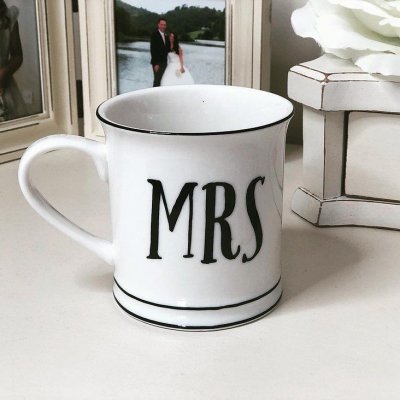 sass & belle Porcelánový hrnek Mr & Mrs Varianta Mrs černá barva bílá barva porcelán 350 ml – Zboží Mobilmania