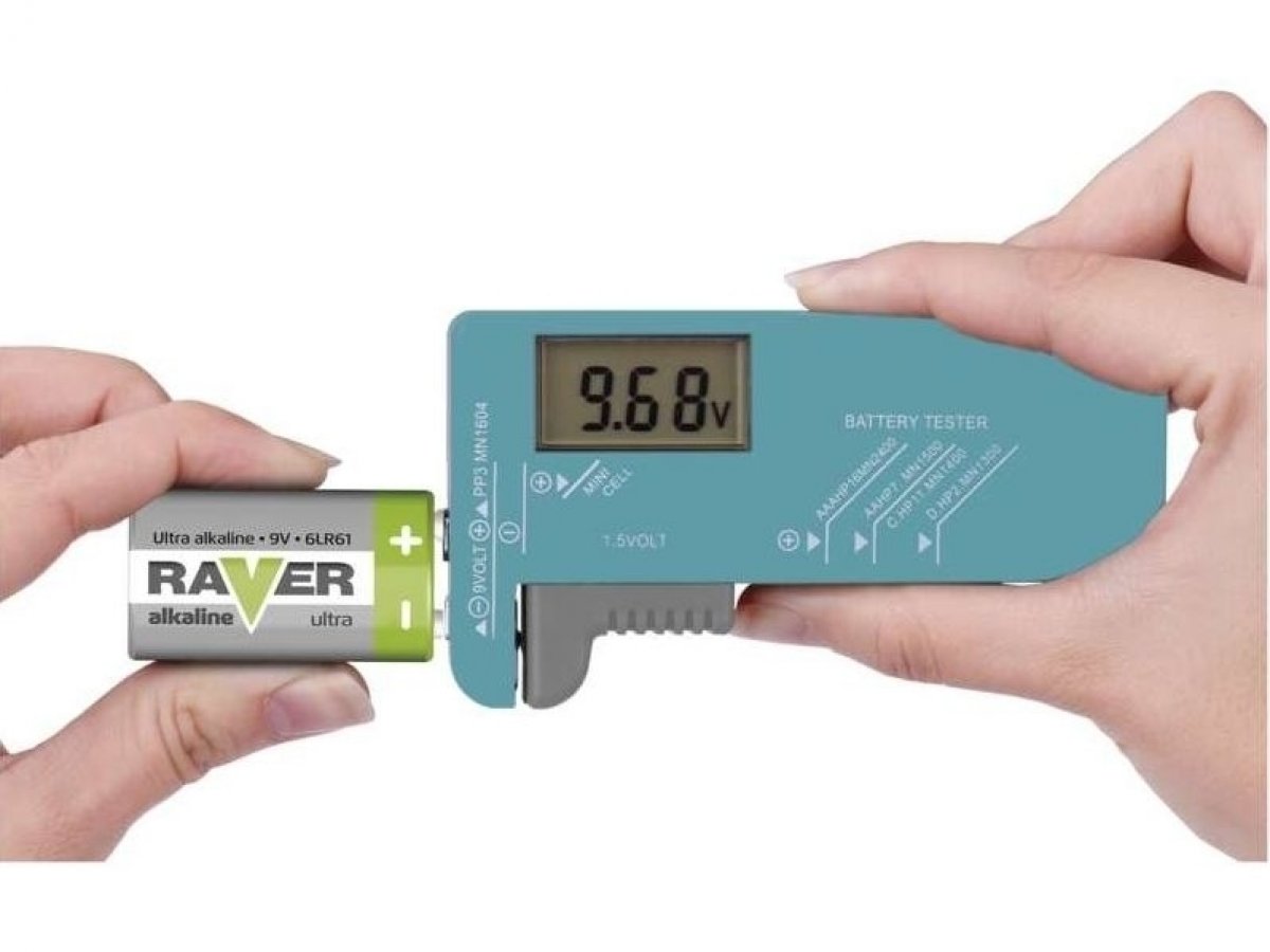 Univerzální tester baterií pro profesionální potřeby