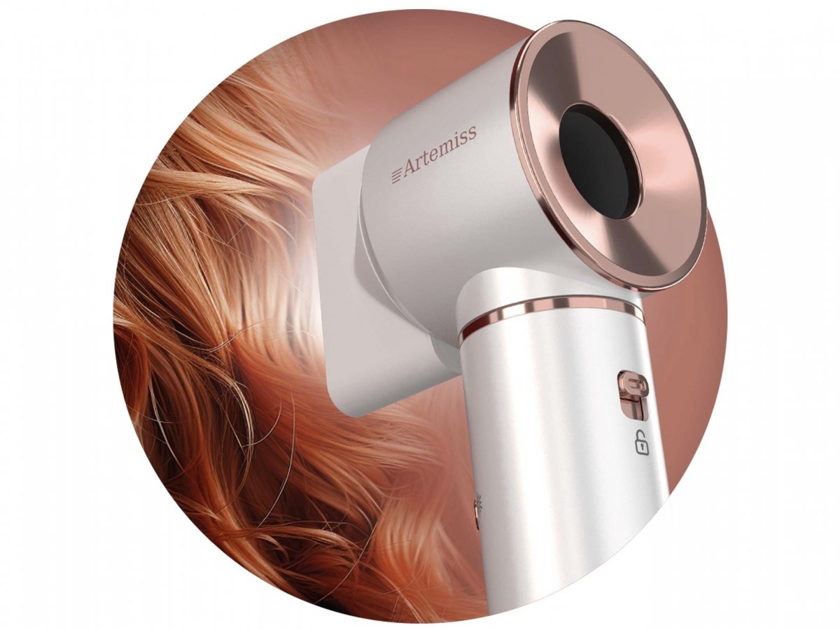 Fixování účesu pomocí studeného proudu