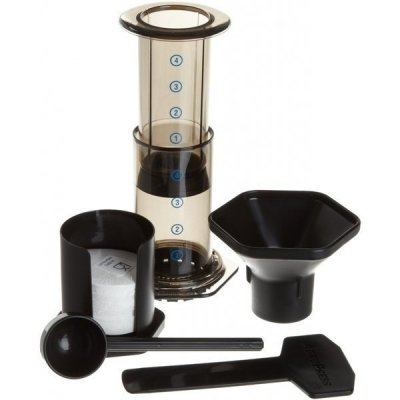 Z čeho je Aeropress vyrobený