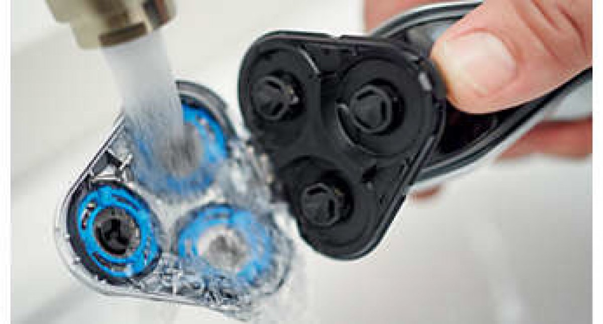 Očistěte svůj holicí strojek jednoduše pod tekoucí vodou