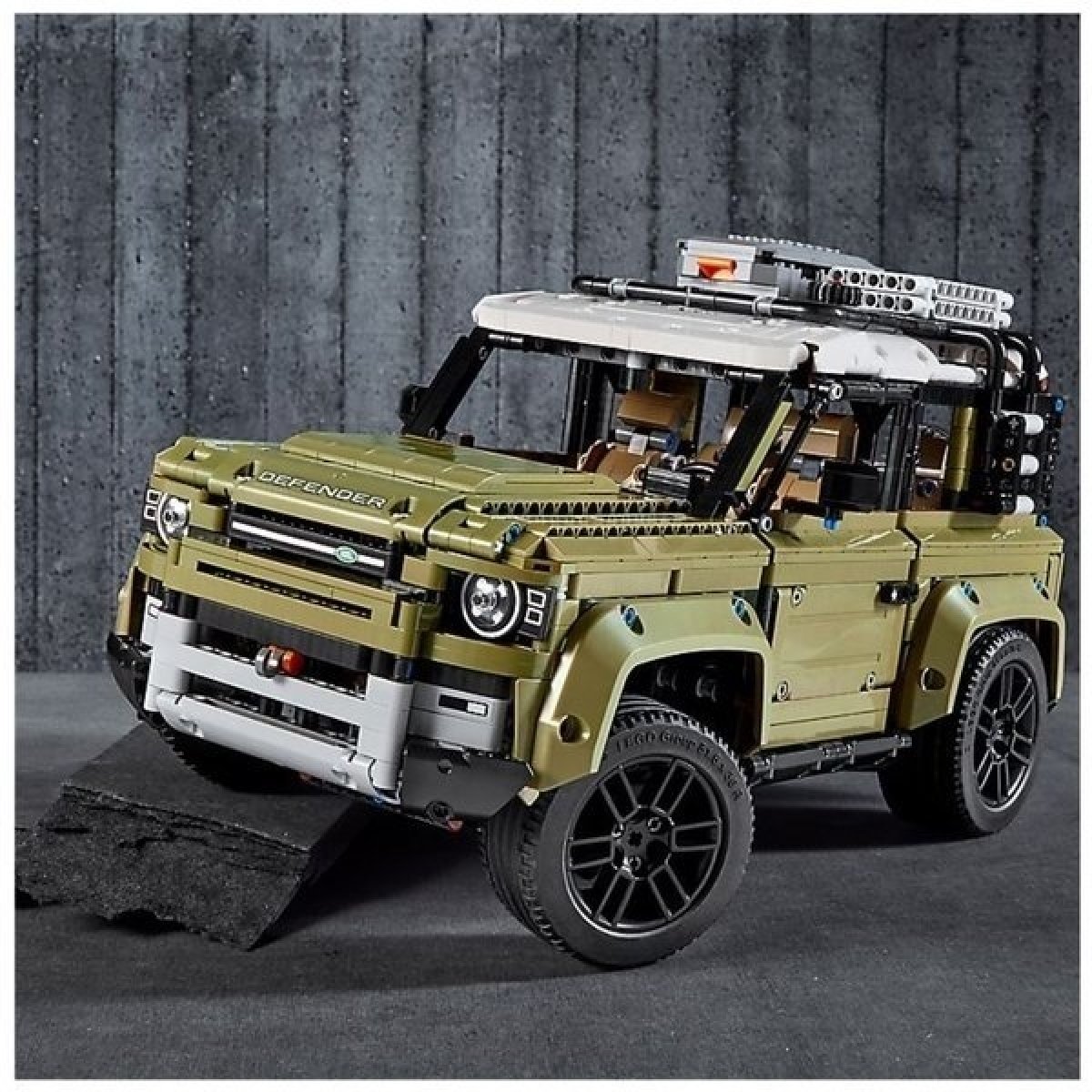 LEGO® Technic 42110 Land Rover Defender od 3 890 Kč - Heureka.cz