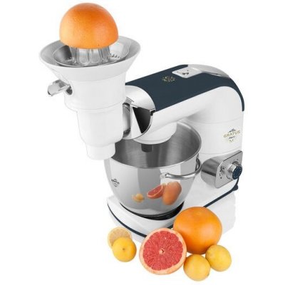 Krásně nastrouhaná zelenina a drcené voňavé bylinky