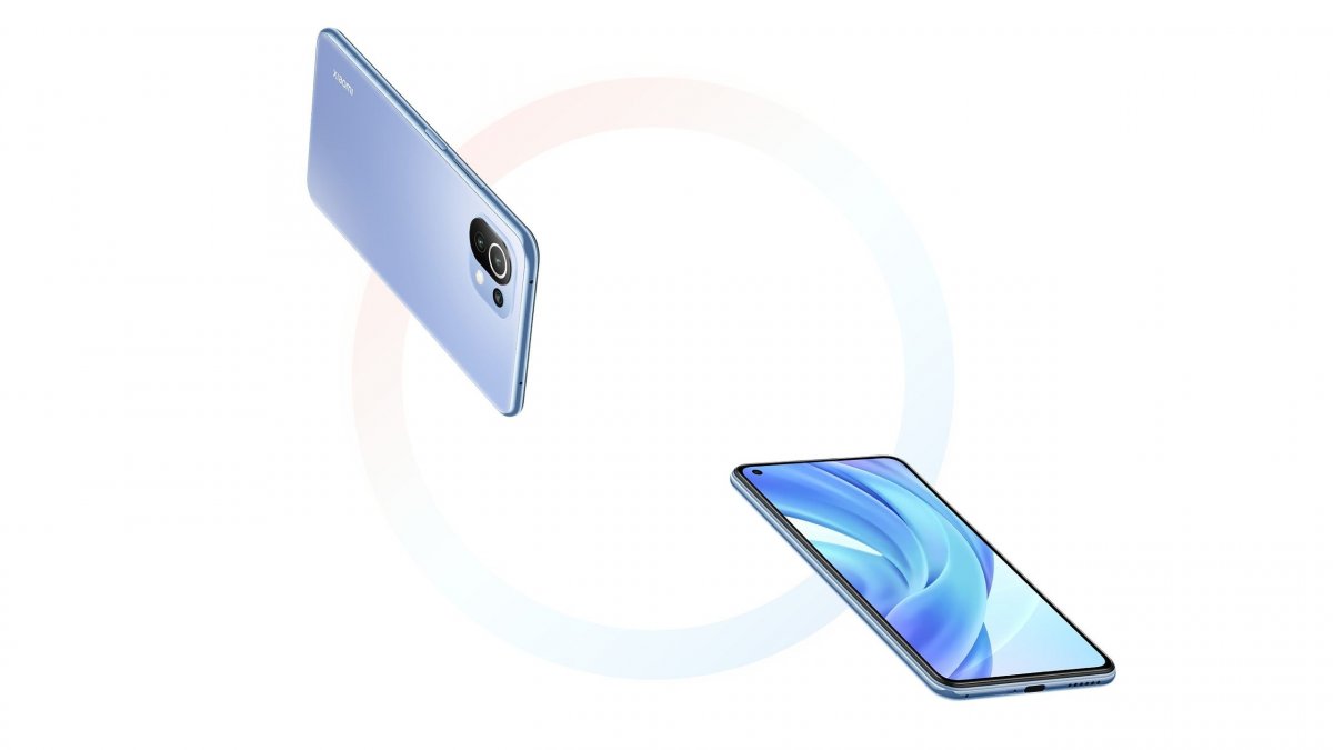 Menší telefon s větším displejem