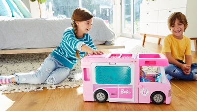 Obývací pokoj, terasa, bazén a mnoho dalšího