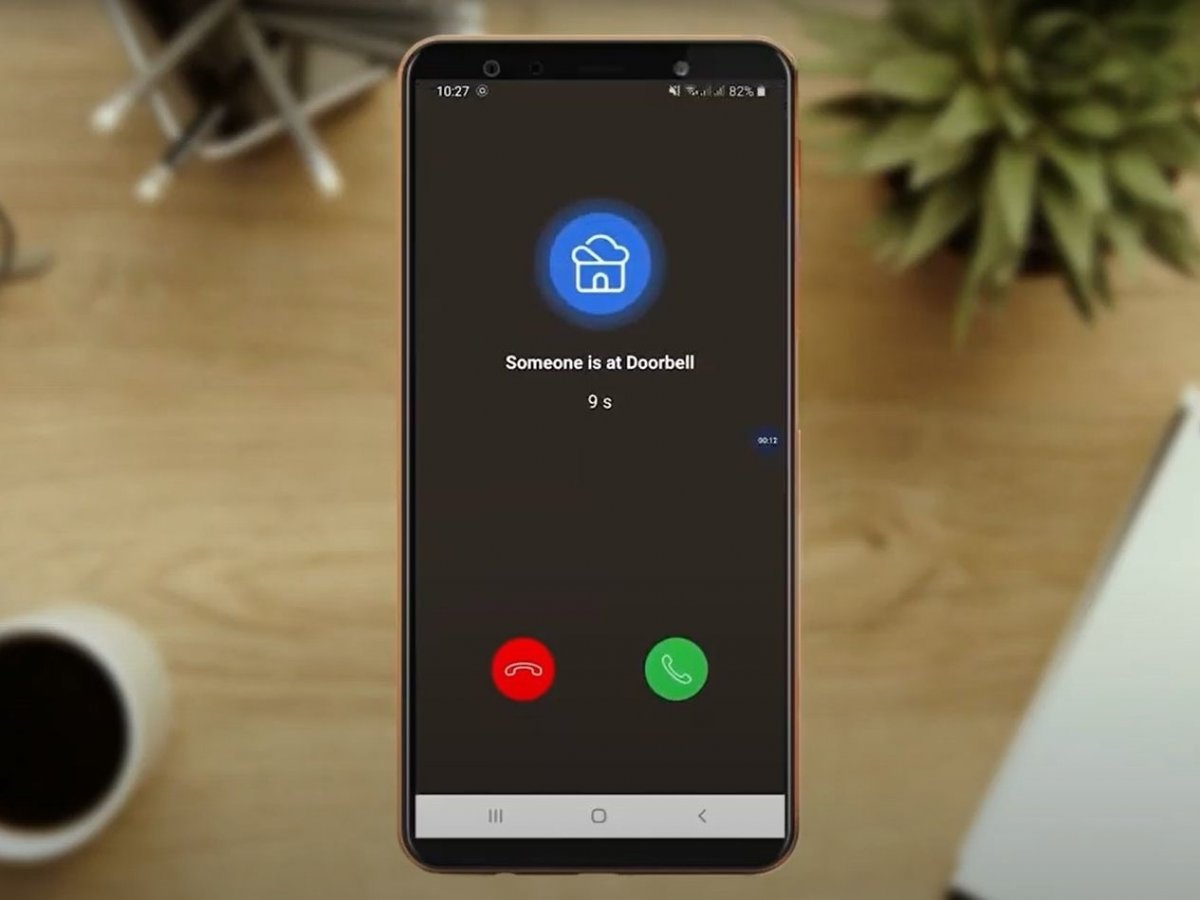 V reálném čase uvidíte osobu stojící u vašeho zvonku