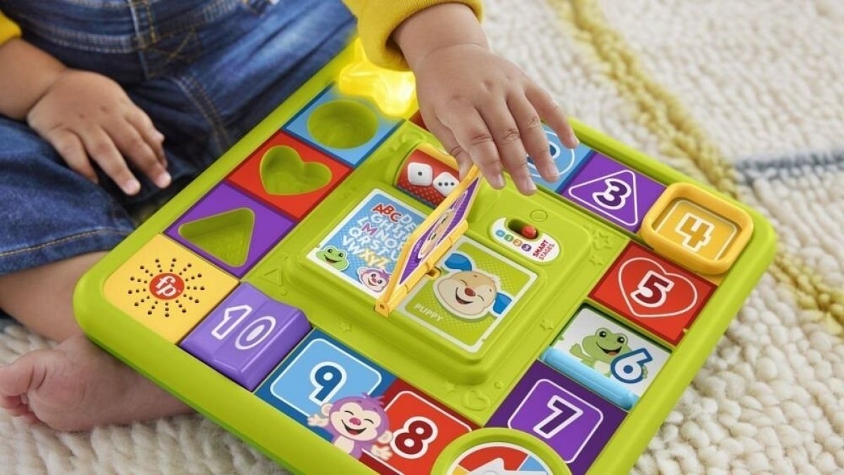 Fisher-Price Pejskova zábavná hrací deska CZ/SK/ENG/HU/PL HRB72