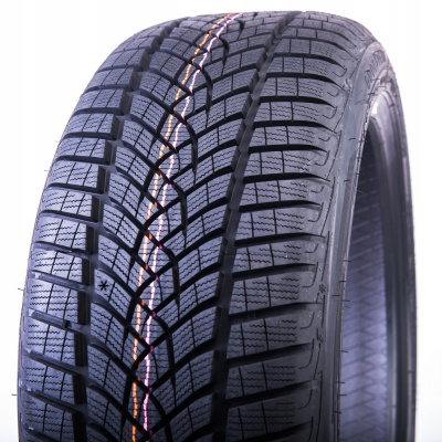 Goodyear Ultra Grip Performance 225/40R18 92 V přilnavost na sněhu (3PMSF), ochranný rám, zesílení (XL)