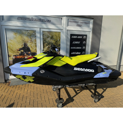 Sea Doo Skútr vodní Sea-Doo SPARK TRIXX 900 HO ACE 3-up iBR 90hp modro-žlutý model 2024