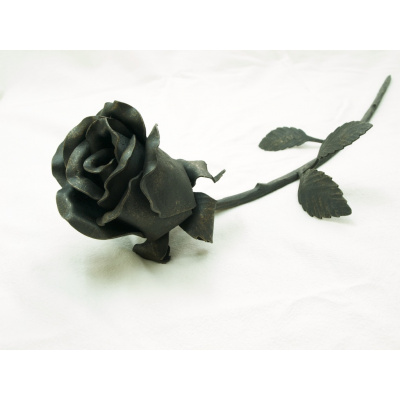 Kovaná růže 40 cm Černozlatá patina