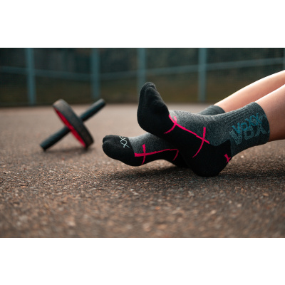 VoXX WALLI / Sportovní ponožky antibakteriální, nestahující lem - černá/růžová 35-38