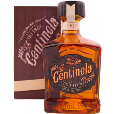 Centinela ANEJO Tequila 38% 0,7 l (holá láhev)