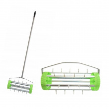 Ruční provzdušňovač trávníku s hroty a kolečky 420mm BASS BP-8931