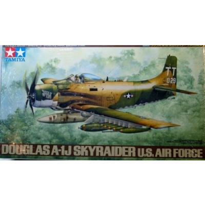 Tamiya 1/48 Douglas A-1J Skyraider U. S. Air Force