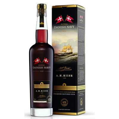 A.H. Riise Royal Danish Navy Rum 20y 0,7l 40% (krabička) A.H.Riise St.Thomas 40% 20 let Temně hnědá 1427