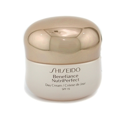 Shiseido Obnovující denní krém Benefiance NutriPerfect SPF 15 (Day Cream) 50 ml woman