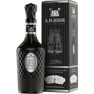 A.H. Riise Non Plus Ultra Black Edition 42% 0,7 l (karton)