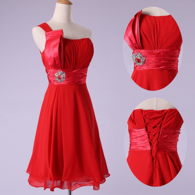 krátké červené společenské šaty koktejlky na jedno rameno Barva: Červená, Velikost: XL-XXL