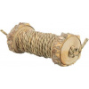 TRIXIE Rolka s mořskou trávou - hračka pro hlodavce, dřevo, 5 x 18 cm