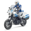 Policejní motocykl Scrambler Ducati Bruder 62731 (BRUDER 62731 Bworld Policista v motocyklistické kombinéze, přilbě a rukavicích. Motocykl s otočným předním kolem a sklopným stojánkem.)