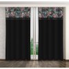 Čierny stredne zatemňovací záves s kvetinovým motívom Šírka 140 cm | Dĺžka 250 cm čierna Stredne zatemňovacie závesy Žabky, háčiky alebo tyč Polyester