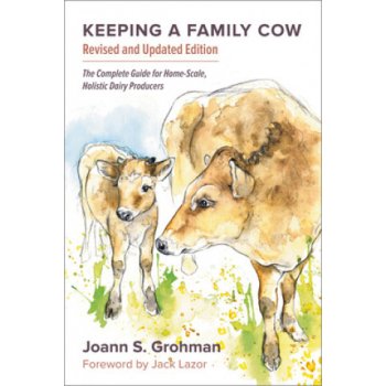 Keeping a Family Cow: The Complete Guide for Home-Scale, Holistic Dairy Producers, 3rd Edition Grohman Joann S.Paperback