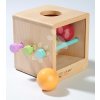 Drevený box s okienkom Montessori Box with Balls Eichhorn s 3 paličkami a 2 loptičkami pre rozvoj jemnej motoriky od 12 mes