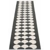 Pappelina Koberec POPPY Black/Vanilla – čierny, veľkosť koberca 70 x 250 cm