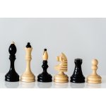 Šachové figúrky a šachovnice