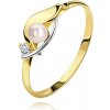 Šperky eshop - Diamantový prsteň zo 14K zlata, dvojfarebné vlnky, číry briliant a biela perla BT504.11 - Veľkosť: 60 mm