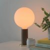 Stolná lampa Tala Knuckle, lampa z opálového skla, orech - WALT-SPHR-IV-KT-01-EU