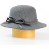 Dámsky vlnený klobúk zdobené pásky - šedá mel.-černá 55
