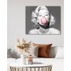 ZUTY Obrazy na stenu - Marilyn Monroe s ružovou žuvačkou Rámovanie: bez rámu a bez vypnutia plátna, Rozmer: 80x100 cm