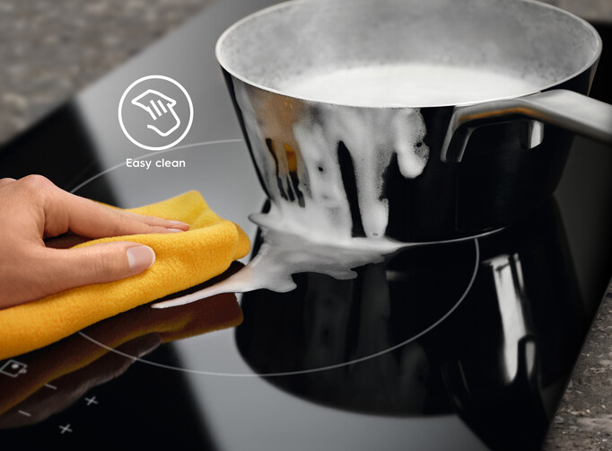 Elegantná vstavaná chladnička Electrolux KIR60433 ponúka spoľahlivé chladenie a štýlový dizajn pre modernú kuchyňu.