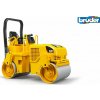 Bruder 02433 Konstrukční vozy - CAT válcovací stroj při pokládání asfaltu 1:16