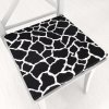 Biante Zamatový štvorcový podsedák Tamara TMR-015 Čiernobiely žirafí vzor - 38x38x3 cm