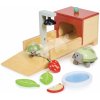 Drevený domček pre korytnačky Tortoise Pet Set Tender Leaf Toys s 2 figúrkami a doplnkami