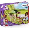 Schleich 42533 Sarah s koňom a zvieratami pri kempovaní