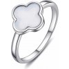 Moiss strieborný prsteň s perlou Quatrefoil R0004455 P