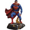 DC Gallery PVC socha Superman 25 cm