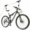 Závesný vešiak na bicykel (Stropný držiak na bicykel – efektívne riešenie pre úsporu miesta)