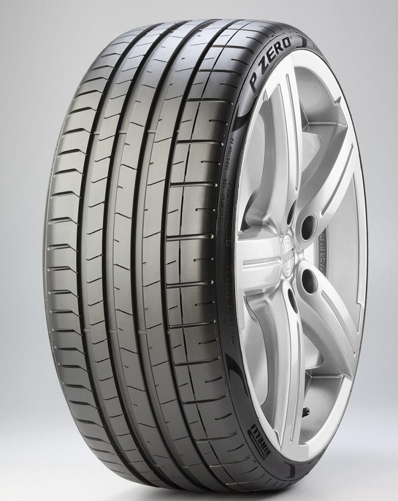 Pirelli P Zero PZ4 Sports Car 295/40 R19 108Y