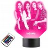 LAMPA NA SKLE Soška K-Pop Tím Blackpink LED RGB + DIAĽKOVÝ OVLÁDAČ 16 FARIEB