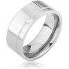 Šperky eshop - Lesklá obrúčka z titánu s ryhou a čírym kamienkom striebornej farby BB1.8 - Veľkosť: 70 mm