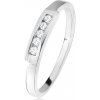 Šperky eshop - Lesklá obrúčka s líniou čírych zirkónov, brúsený pásik, zo striebra 925 SP26.08 - Veľkosť: 55 mm