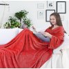 DecoKing deka s rukávmi Lazy červená 150x180 cm
