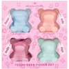 I Heart Revolution Teddy Bear Fizzer Set odstín dreamy ocean dárková sada: koupelová bomba Beau 50 g + koupelová bomba Kiki 50 g Necratine Blossom + koupelová bomba Bella 50 g Rose + koupelová bomba J